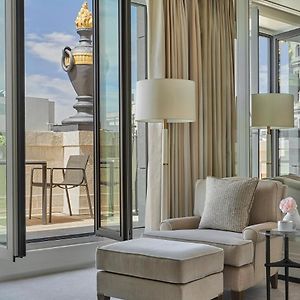 Suite met een King Size Bed in een Penthouse